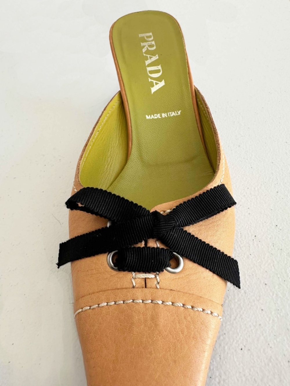 RARE Vintage Prada Eyelet Bow Mules Tan Leather Kitten Heels 39.5 Italy Y2K - Picture 7 of 13